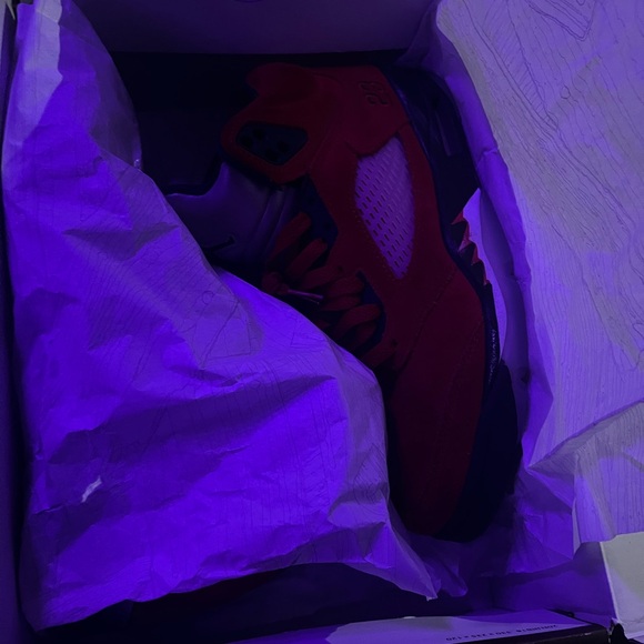 Jordan Men's Red Sneakers: Ragin Bulls - Picture 4 of 5